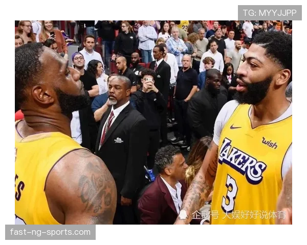 浓眉哥家里请了三个厨师管他吃草？