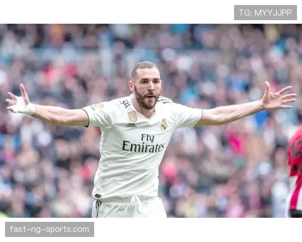 本泽马与吉鲁：全能核心与传统支点的战术价值差异解析